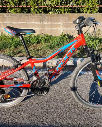 Rock machine surge 24(junior)