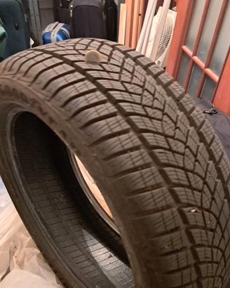 MAI MONTATI – 4 PNEUMATICI INVERNALI GOODYEAR