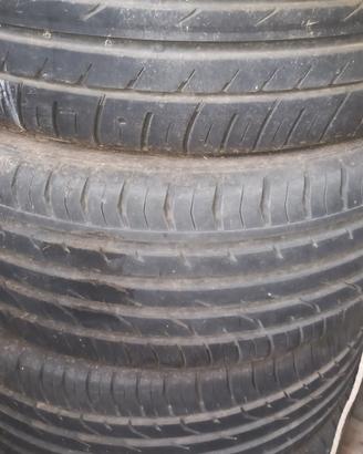 gomme 215/40/17