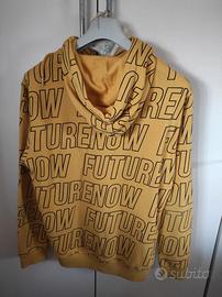 Felpa gialla con scritte