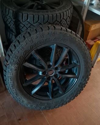 cerchi e gomme da 19 per Land Rover