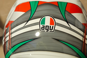 Casco moto AGV in fibra