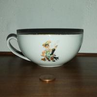 Tazza vintage con calzolaio e meccanico, benzinaio