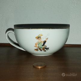 Tazza vintage con calzolaio e meccanico, benzinaio