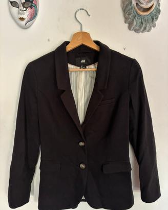 Blazer nero con toppe