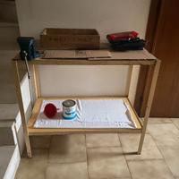 Banco da lavoro con morsa