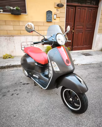 Vespa GTS 