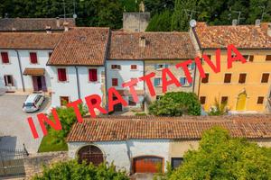 CASA DI CORTE A ILLASI