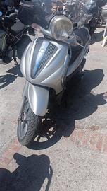 Beverly 250 