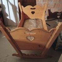 culla/lettino in legno per bambino
