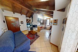 Cirimido: Bilocale mansardato con ampio box senza