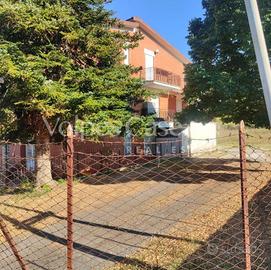 Attico / Mansarda di 130 m² con più di 5 locali a 