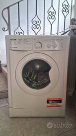 Lavatrice Indesit tenuta bene