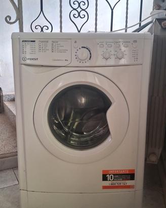 Lavatrice Indesit tenuta bene