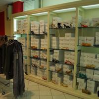 Mobili arredamento negozio legno illuminati