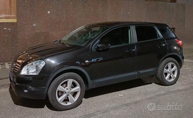SUV NISSAN QASHQAI