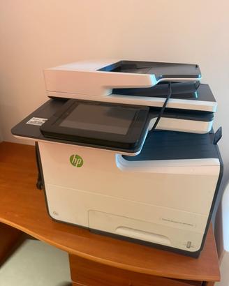 Stampante multifunzione professionale  a colori HP