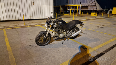 Ducati monster 600 city dark