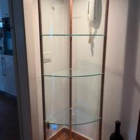 Vetrina angolare illuminata