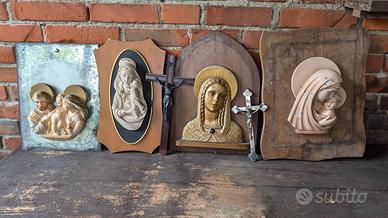 croci e quadretti con santi 