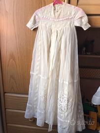 Vestitino antico da battesimo.