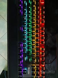 tastiera meccanica rgb e mouse da gaming 