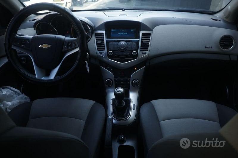 Chevrolet Cruze 2010 photo 2