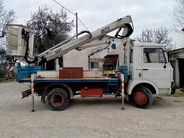 CAMION FIAT 70 F 10 con PIATTAFORMA GSR 129T