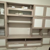 Libreria/soggiorno moderna in legno chiaro