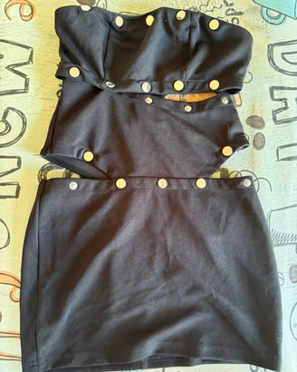 Vestito Nero Cut-Out con Bottoni a Pressione