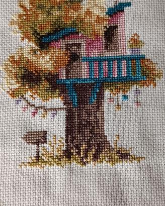 Ricamo punto croce "Casetta sull'albero"