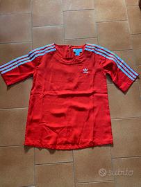Maglietta rossa marca Adidas