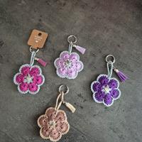 Portachiavi uncinetto rosa africana