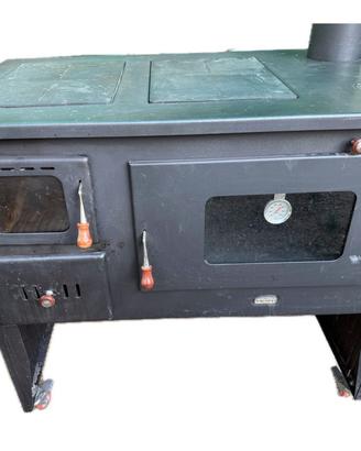 Stufa a legna Prity 2P50. Potenza termica 16kw