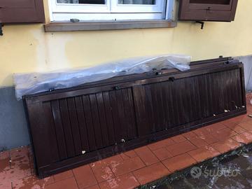 Persiane marroni in alluminio per porta-finestre