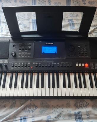 Yamaha PSR-E453 Digital Keyboard piano