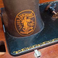 Macchina per cucire con mobile