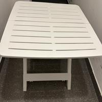 Tavolo in plastica