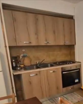 Cucinotto semi nuovo con lavello e cappa inclusi
