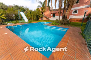 Rustico / Casale di 1069 m² con più di 5 locali e 
