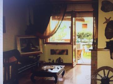 Alghero con giardino vicino al mare