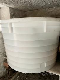 Mastello bianco per vendemmia