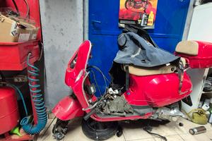 piaggio vespa LX 150 con 18.000 km 2010