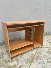 Scrivania con piano estraibile e porta PC