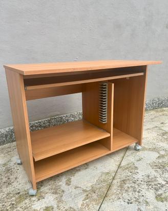 Scrivania con piano estraibile e porta PC