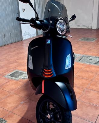 Vespa Gts 300 hpe Super Sport accessoriata