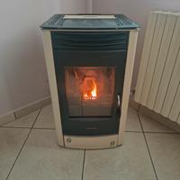 Stufa a pellet lincar modello perla 5.5 kW
