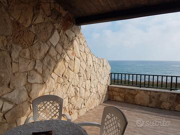 Casa fronte mare a Cava d'aliga