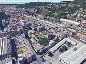 Immobile di 1800 m² con 1 locale a Genova