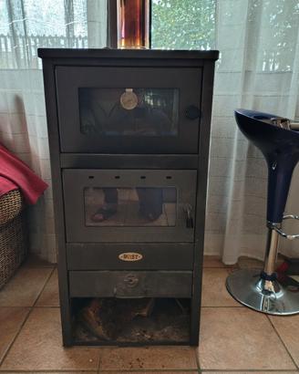 Stufa a legna con forno